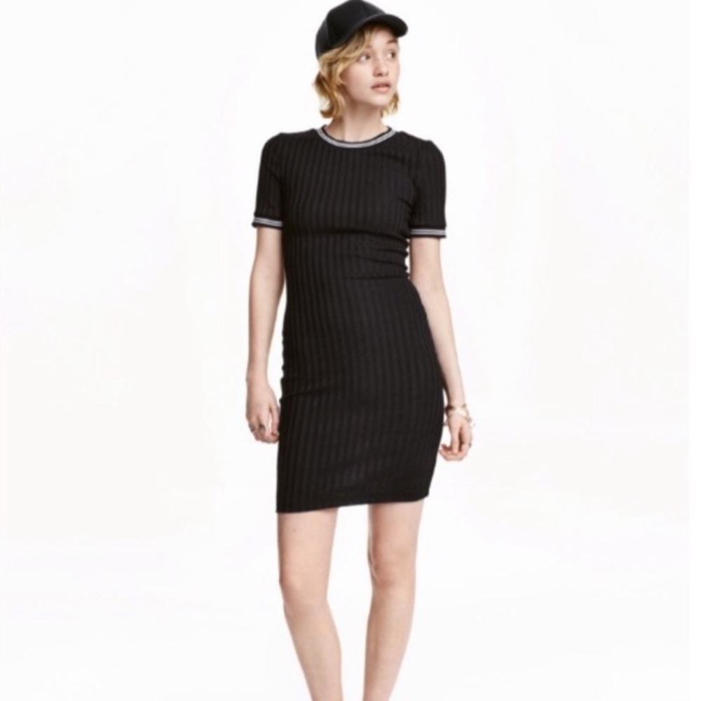 Black short sleeved dress